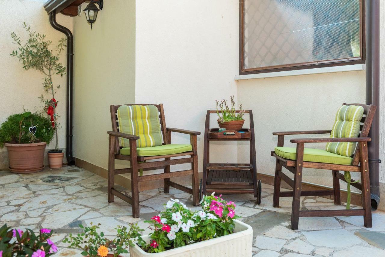 Carmela Couette-café Umag