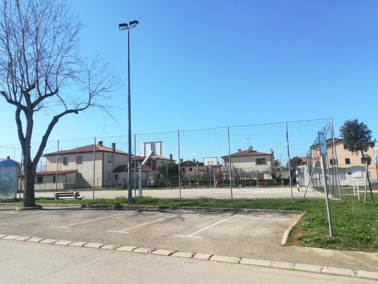 Carmela Nocleg ze śniadaniem 2*